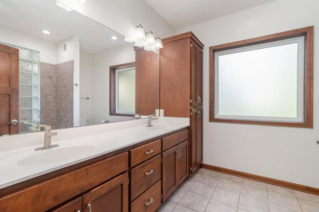 605 Heritage Trail NE, New Prague, MN 56071