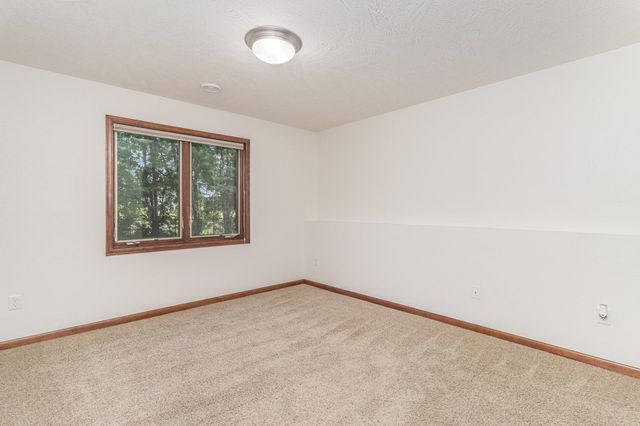 605 Heritage Trail NE, New Prague, MN 56071