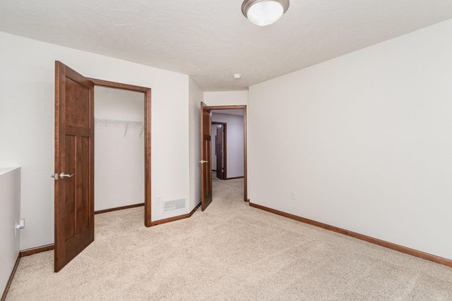 605 Heritage Trail NE, New Prague, MN 56071