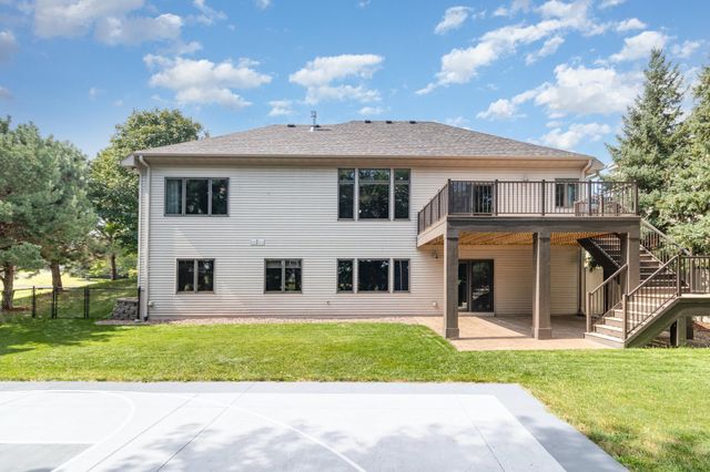 605 Heritage Trail NE, New Prague, MN 56071