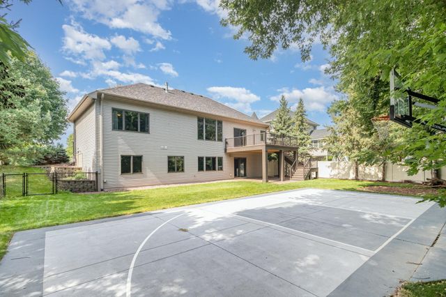 605 Heritage Trail NE, New Prague, MN 56071