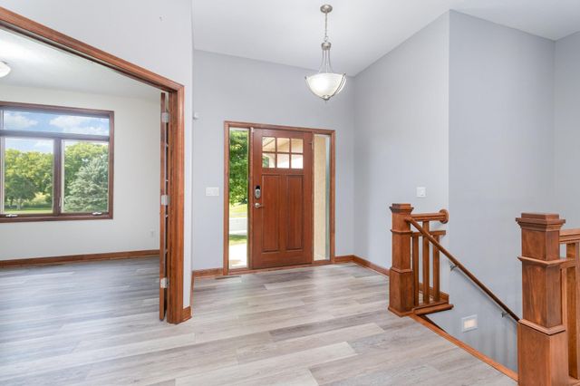 605 Heritage Trail NE, New Prague, MN 56071