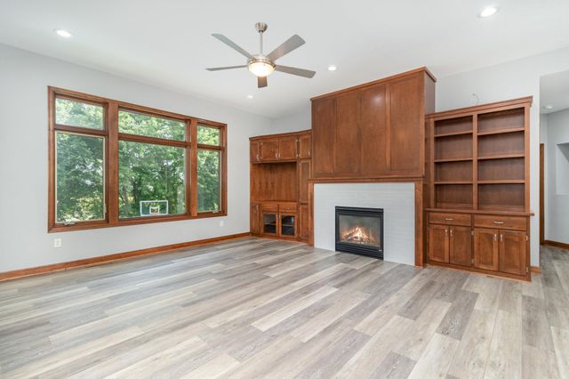 605 Heritage Trail NE, New Prague, MN 56071