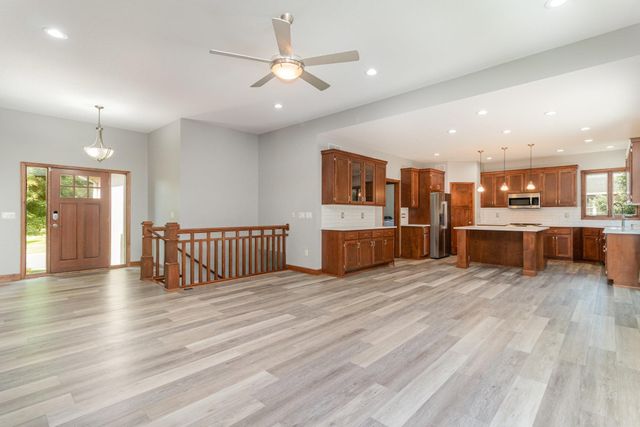 605 Heritage Trail NE, New Prague, MN 56071