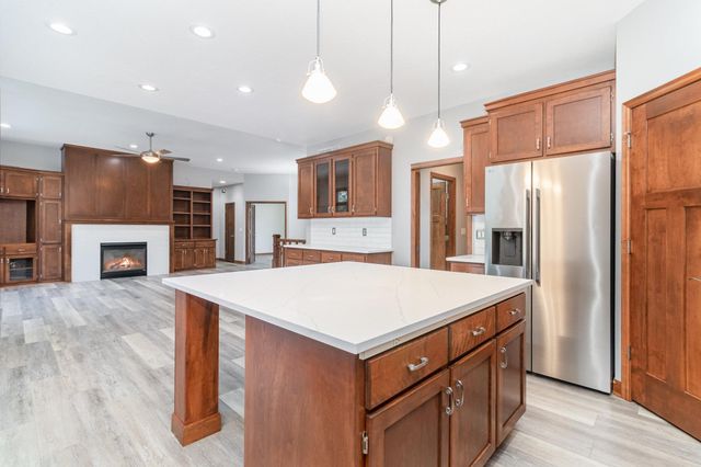 605 Heritage Trail NE, New Prague, MN 56071