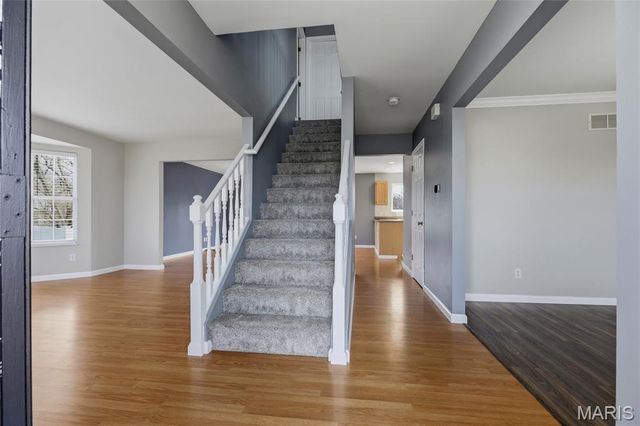 742 Oak Leaf Bluff Drive, St Charles, MO 63304