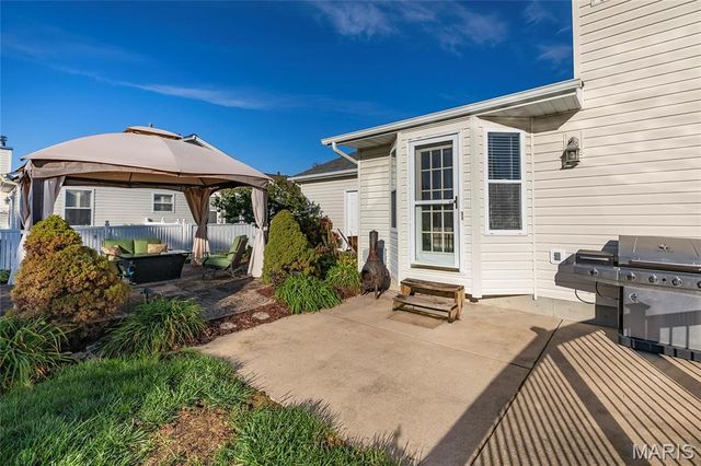 742 Oak Leaf Bluff Drive, St Charles, MO 63304