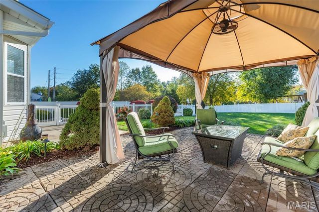 742 Oak Leaf Bluff Drive, St Charles, MO 63304