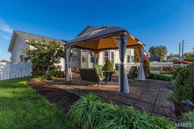 742 Oak Leaf Bluff Drive, St Charles, MO 63304