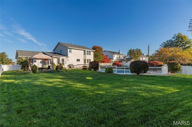 742 Oak Leaf Bluff Drive, St Charles, MO 63304