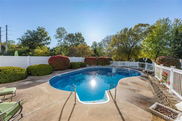 742 Oak Leaf Bluff Drive, St Charles, MO 63304