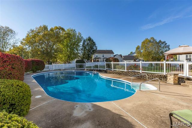 742 Oak Leaf Bluff Drive, St Charles, MO 63304