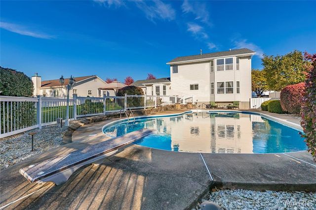 742 Oak Leaf Bluff Drive, St Charles, MO 63304