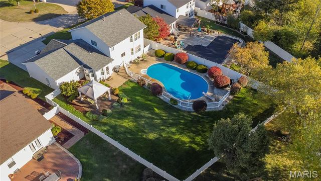 742 Oak Leaf Bluff Drive, St Charles, MO 63304