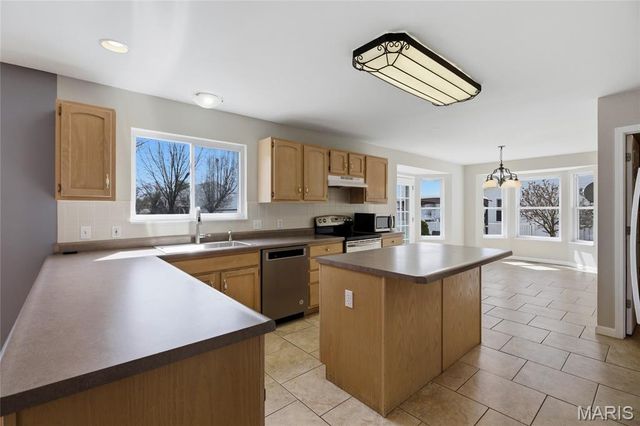 742 Oak Leaf Bluff Drive, St Charles, MO 63304