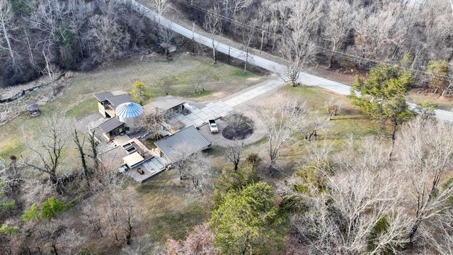 7058 E Farm Road 132, Springfield, MO 65802