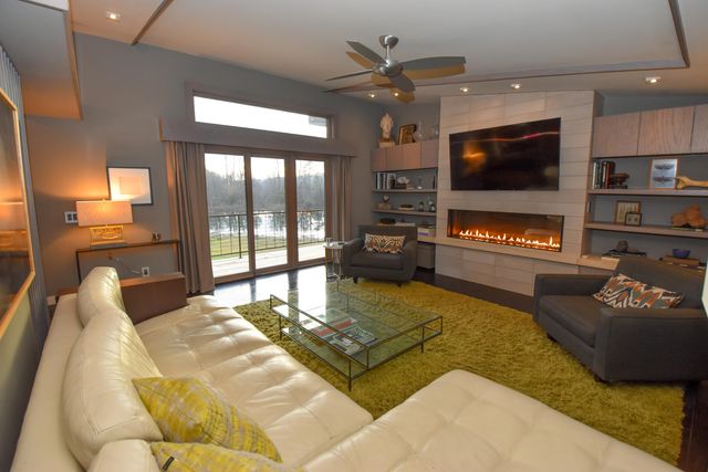 7058 E Farm Road 132, Springfield, MO 65802