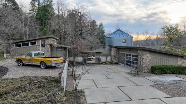 7058 E Farm Road 132, Springfield, MO 65802