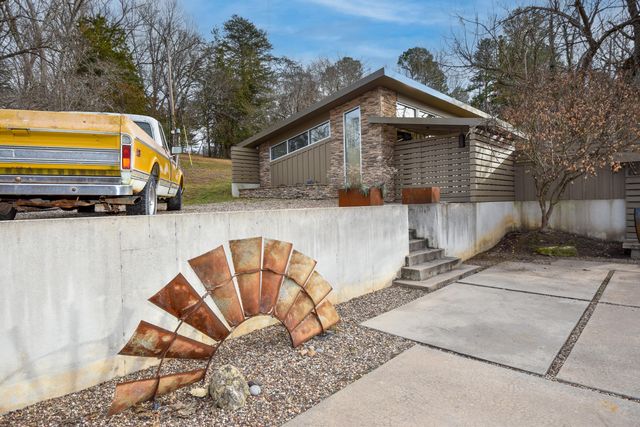 7058 E Farm Road 132, Springfield, MO 65802