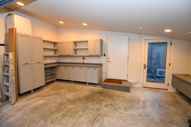 7058 E Farm Road 132, Springfield, MO 65802