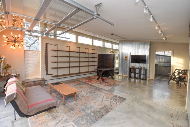 7058 E Farm Road 132, Springfield, MO 65802