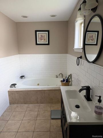 6525 Theisen Street, Dearborn, MI 48126