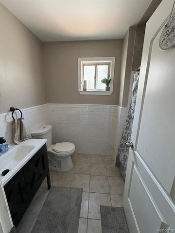 6525 Theisen Street, Dearborn, MI 48126
