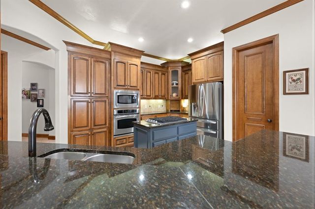 3824 Villas Creek Court, Edmond, OK 73003