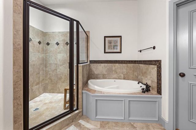 3824 Villas Creek Court, Edmond, OK 73003