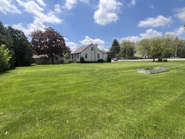1905 N Rapids ROAD, Manitowoc, WI 54220