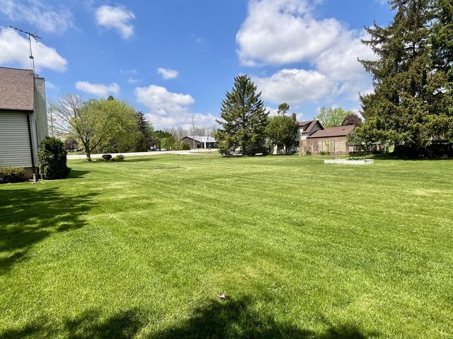 1905 N Rapids ROAD, Manitowoc, WI 54220