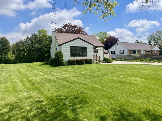 1905 N Rapids ROAD, Manitowoc, WI 54220