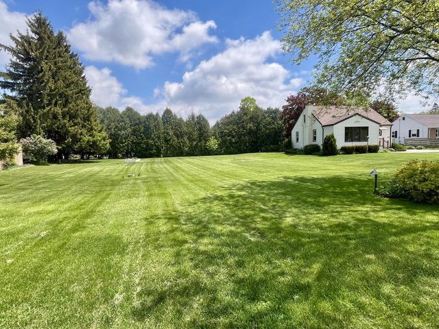 1905 N Rapids ROAD, Manitowoc, WI 54220