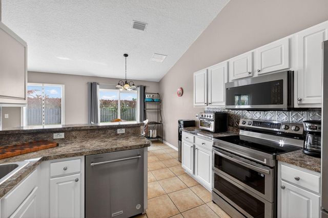 566 SW Sea Holly Terrace, Port St. Lucie, FL 34984