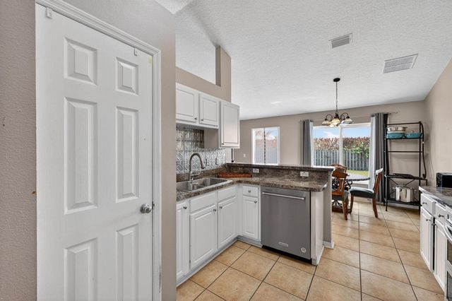 566 SW Sea Holly Terrace, Port St. Lucie, FL 34984