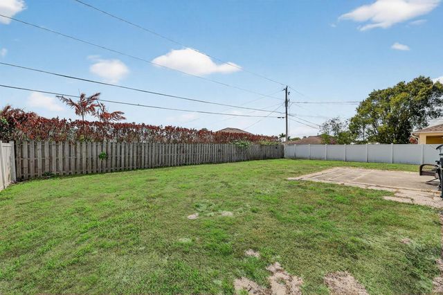 566 SW Sea Holly Terrace, Port St. Lucie, FL 34984