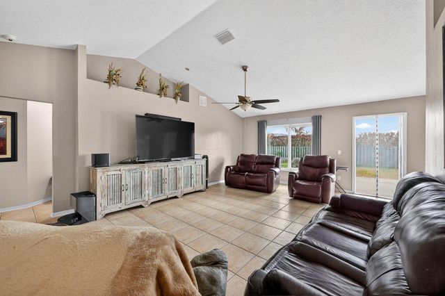 566 SW Sea Holly Terrace, Port St. Lucie, FL 34984