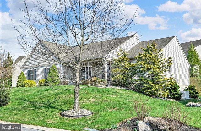 858 WATER EDGE CT, Lebanon, PA 17046