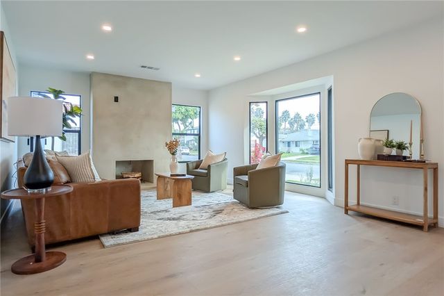 3641 Somerset, Los Angeles, CA 90016