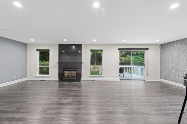 22 Stone Gate Court 22, Smithtown, NY 11787