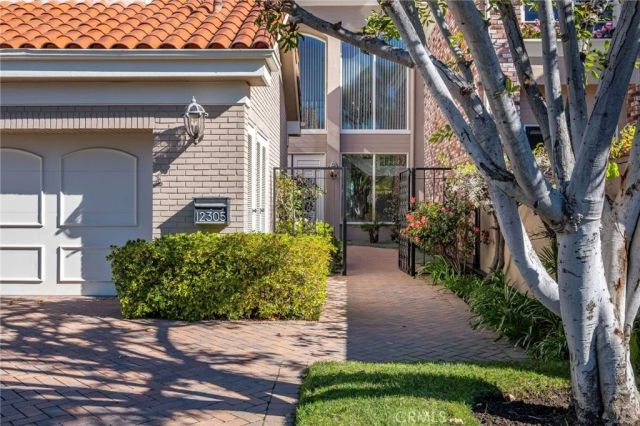 12305 Ridge, Los Angeles, CA 90049