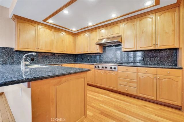 12305 Ridge, Los Angeles, CA 90049