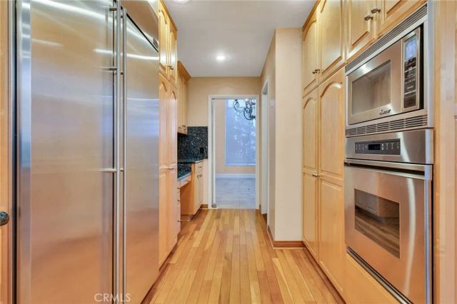 12305 Ridge, Los Angeles, CA 90049