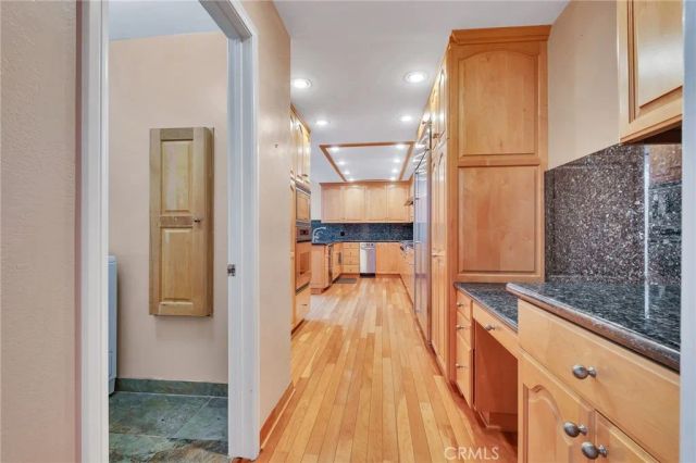 12305 Ridge, Los Angeles, CA 90049