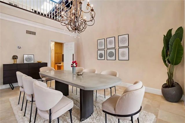 12305 Ridge, Los Angeles, CA 90049