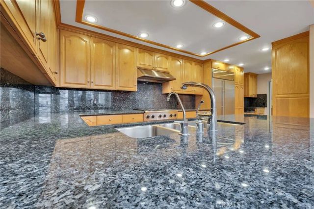 12305 Ridge, Los Angeles, CA 90049