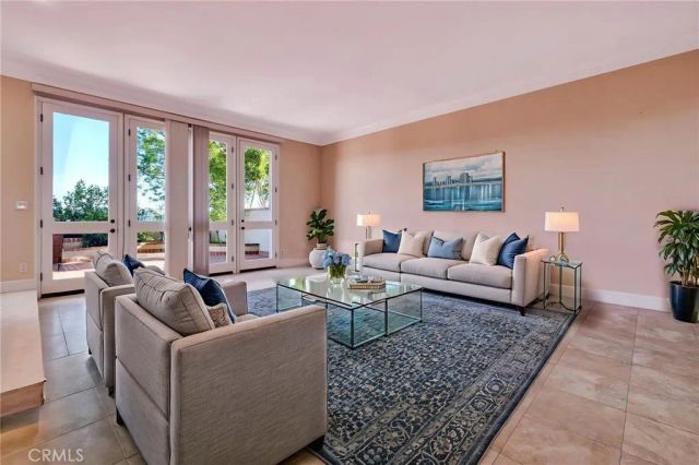 12305 Ridge, Los Angeles, CA 90049