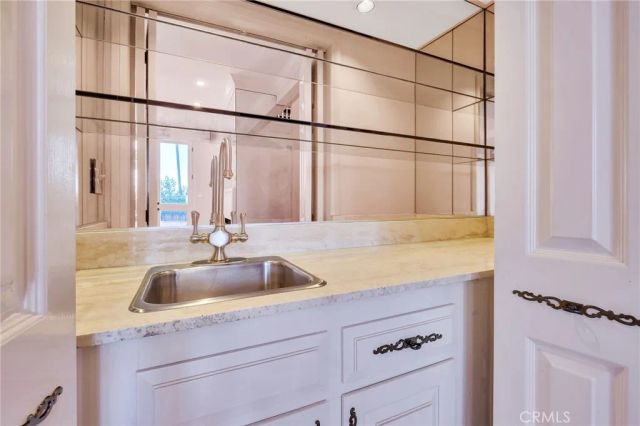 12305 Ridge, Los Angeles, CA 90049