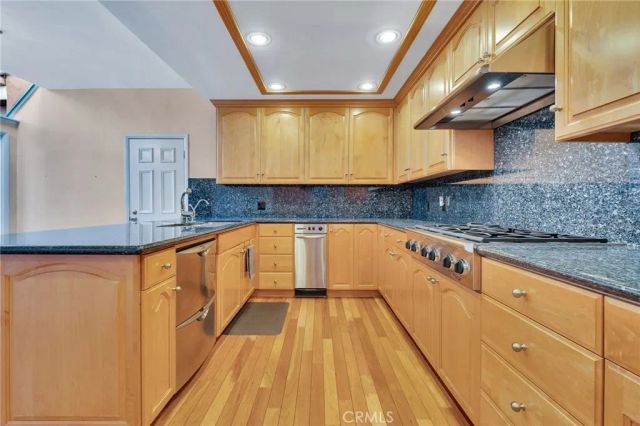 12305 Ridge, Los Angeles, CA 90049