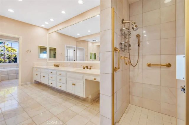 12305 Ridge, Los Angeles, CA 90049